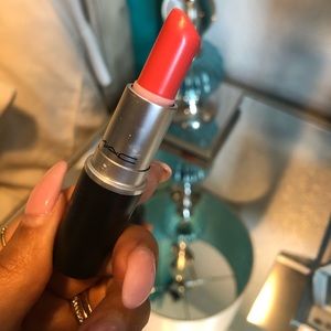 MAC VEGAS VOLT LIPSTICK